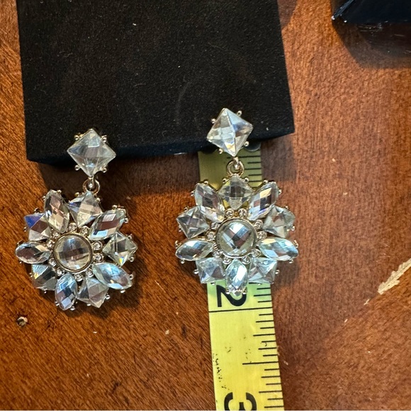 Avon Ladies Earrings & Brooch Gift Set - Picture 6 of 9